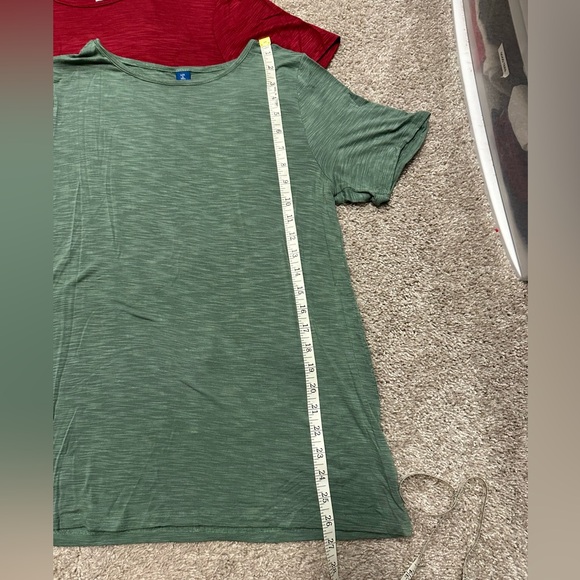 Women’s Old Navy Crew Neck Shortsleeve Tees - Picture 5 of 5